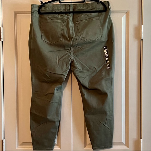 NWOT Torrid Sky High Skinny Jeans (short) - Picture 5 of 7